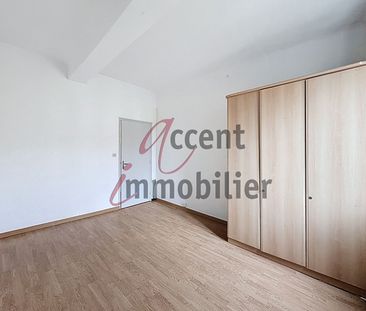 Appartement au 1er étage de 74.46m², situé à Eyragues, - Photo 1