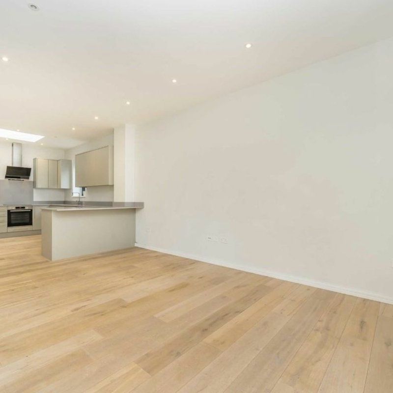 Albert Road, London, NW7 - Photo 1