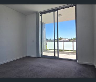 Sun kissed unit with street frontage - Photo 2