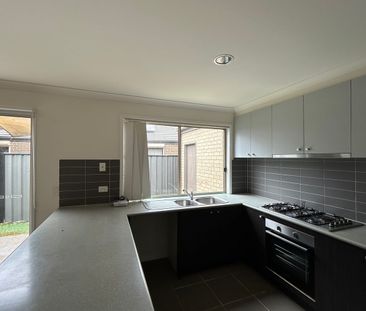 17 Tanner Mews, Point Cook, Vic 3030 - Photo 3