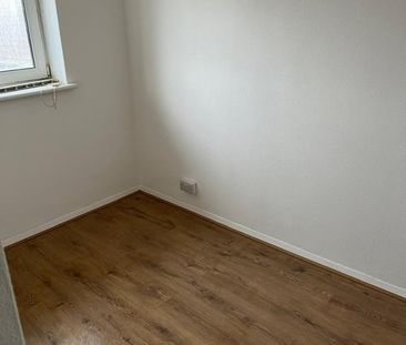 3 Bed Flat, St. John's Road, E16 - Photo 3