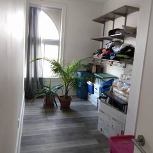 2,700/mth +utilities or best offer, 2 BR., Toronto - Photo 2