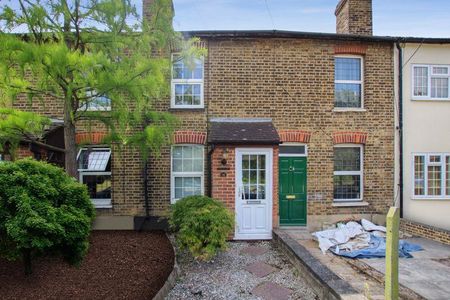 3 bedroom terraced house to rent - Photo 2