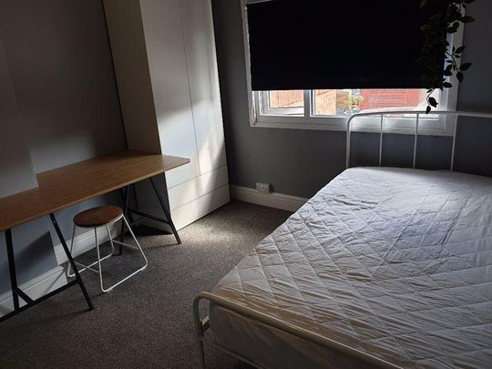 Mixed use to rent - Photo 1