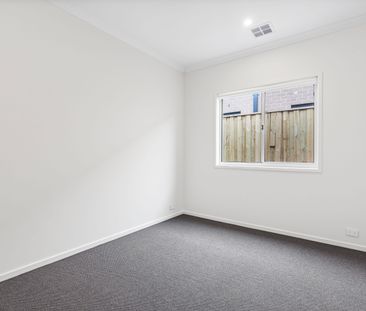 Stunning 4-Bedroom Home with Modern Amenities in Heart of Wollert! - Photo 4