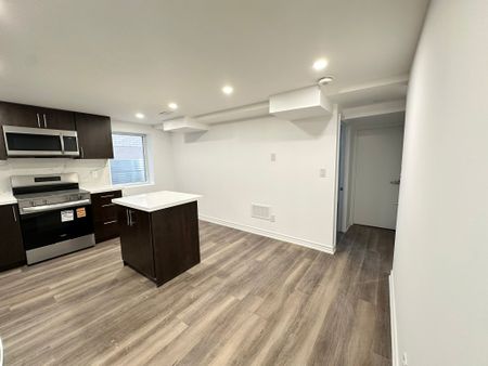 For Lease - 17 Tamarisk Drive Unit# Lower, Toronto, Ontario - Photo 2