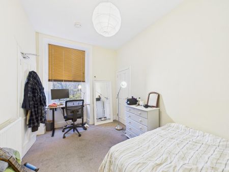 3 bedroom flat to rent - Photo 3