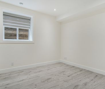 Beautiful One Bedroom Suite in White Rock - Photo 3