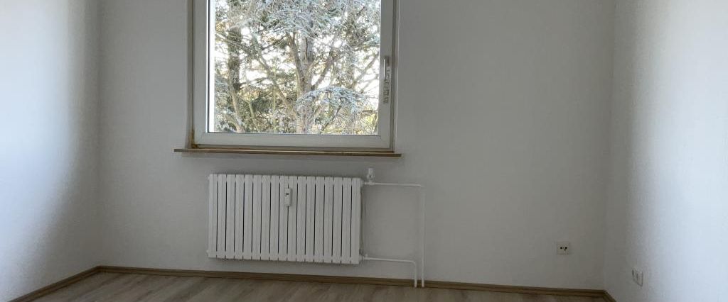 Schöne Wohnung, schönes Bad, schöner Balkon..ab Mitte April in der City zu besichtigen. - Foto 1