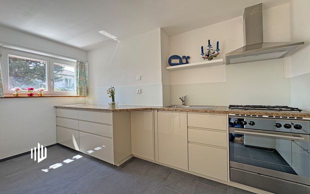 ImmoWyss – Komplett renovierte 2,5-Zimmer Erdgeschosswohnung - Foto 1