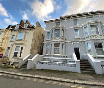 2 bed flat to rent in West Hill Road, St. Leonards-on-Sea - Photo 3