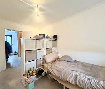 The Parade, Frimley, Camberley, Surrey, GU16 - Photo 4