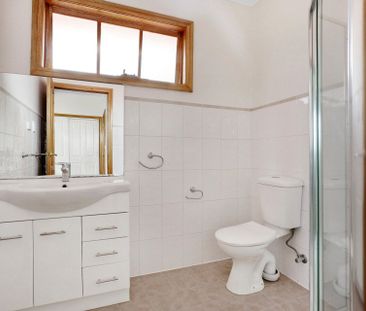 Modern 4-bedroom Bentleigh Wonder! - Photo 5