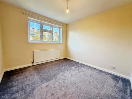 4 bedroom detached house to rent - Photo 4