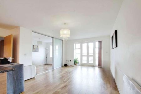 Park Lodge Avenue, West Drayton, UB7 - Photo 3