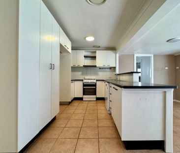 MODERN FAMILY HOME! - Photo 5