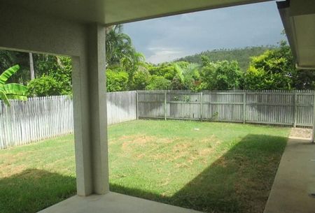 Spacious Family Living in a Quiet Cul-de-Sac - Photo 5