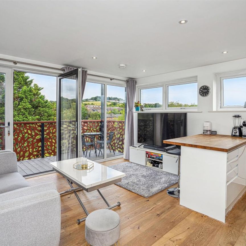 London Road, High Wycombe - Photo 1