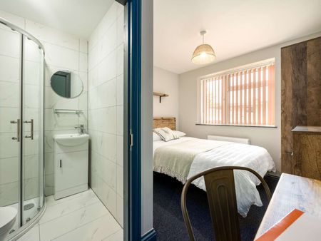 OX Living is proud to present this high-quality 9-bedroom co-living property, perfect for working professionals looking for stylish, stress-free living. Room 4 - Photo 5