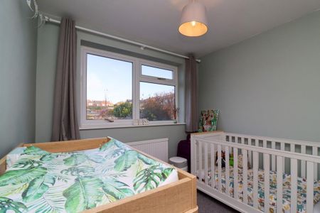 3 bedroom semi-detached house to rent - Photo 5