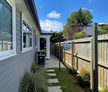 38 Robert Duncan Road, Belfast - Photo 3