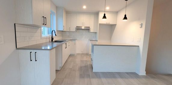 Magnifique Grand Condo 3 1/2- Longueuil Rive-Sud Montérégie 1er mai - Photo 2