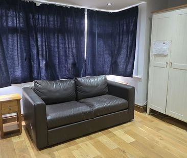 Room in a Shared House, Hamilton Road, NW11 - Photo 5