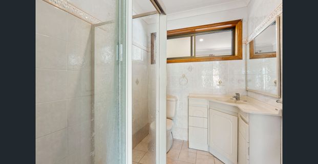 Low maintenance living in a central location! - Photo 1