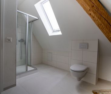 Appartement mansardé à louer / 1x loyer offert - Foto 2