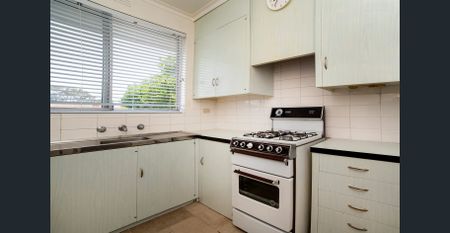 Roomy One Bedroom Apartment! - Photo 3