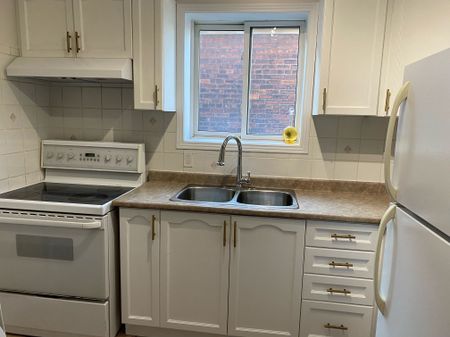 For Lease - 359 Barton Street Unit# Second floor, Hamilton, Ontario - Photo 4