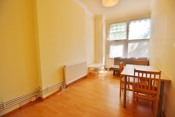1 bedroom Flat - Photo 1