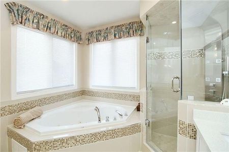 For Lease - 22 Newbridge Avenue, Richmond Hill, Ontario - Photo 2