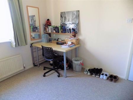 4 bedroom terraced house to rent - Photo 5