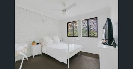 Cosy Townhouse with Complex Pool - Photo 5