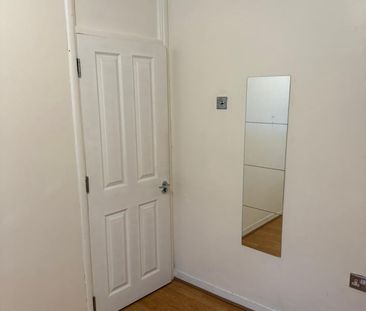Room in a Shared Flat, Aldrington Road, SW16 - Photo 4