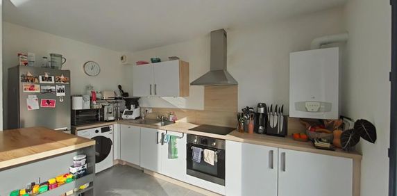 Location Appartement 3 pièces 75m² ROMANS SUR ISERE 26100 - Photo 2