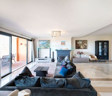 Penthouse for rent in Benahavis - Photo 1