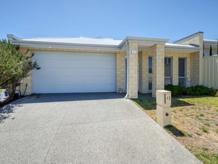 Low-Maintenance Living in a Prime Padbury Location - Photo 5
