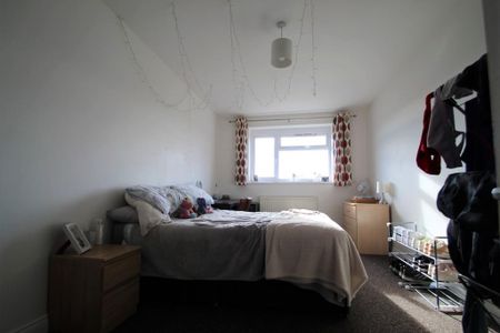 6 bedroom semi-detached house to rent - Photo 4