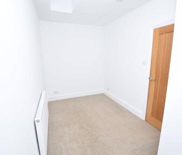 4 bedroom semi-detached bungalow to rent - Photo 2