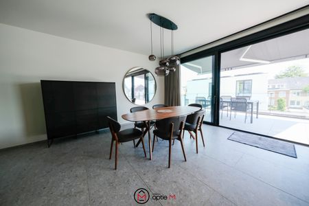 RUIM APPARTEMENT MET LUXUEUZE AFWERKING & 2 STAANPLAATSEN - Foto 4