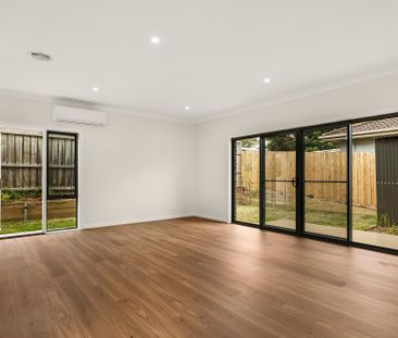 Neatly presented townhouse - Photo 3