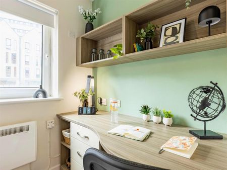 1 bedroom in a flat share to rent - Photo 5