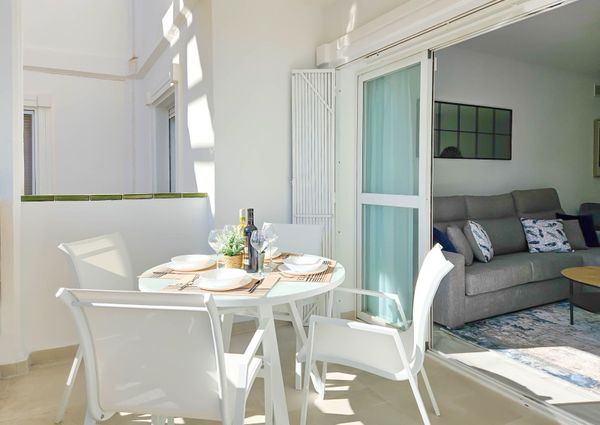 Elegant 3-bedroom apartment for LONG-TERM RENT in the Residencia La Ola, Puerto Banús