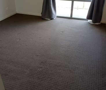 Fabulous 1 Bedroom 2 Bathroom Apartment - Photo 1