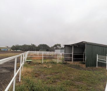 Beautiful Country Home - Photo 5