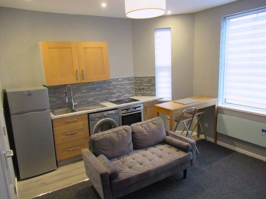 3 bedroom flat to rent - Photo 1