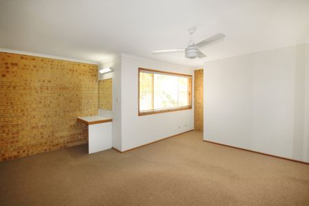 Spacious 2 Bedroom Townhouse in a Great Location! - Photo 4