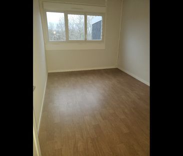 Location Appartement 4 pièces 76 m² Le Blanc - Photo 2